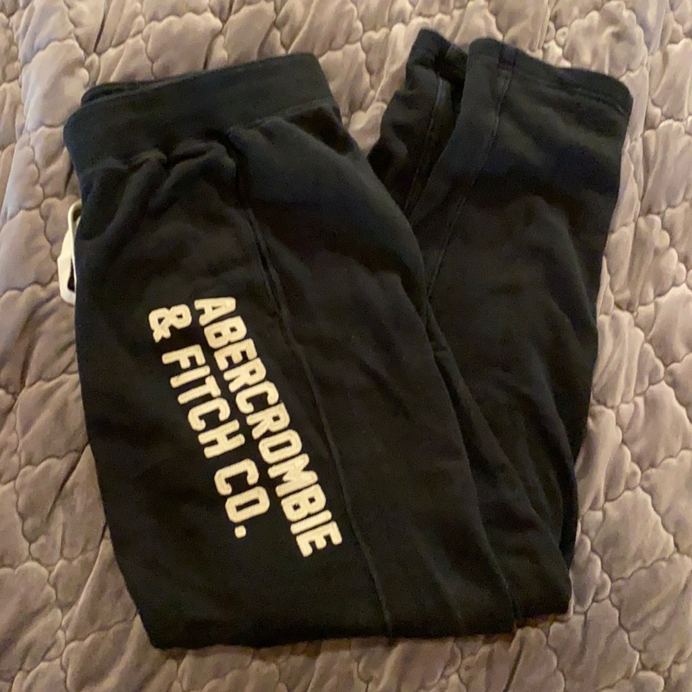 black abercrombie pants